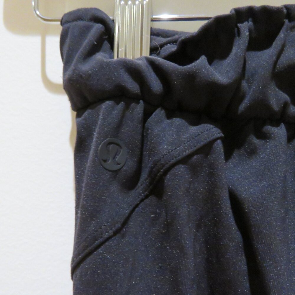 LULULEMON Keep Moving Pant in Black Athleisure Travel Office Casual - Size US 2 - Picture 10 of 10